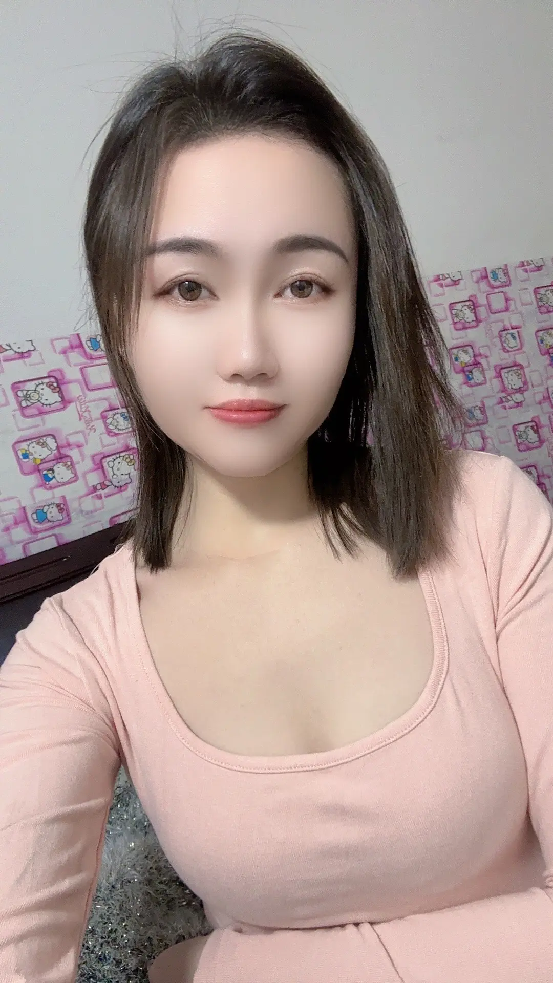 我穿着一般，生活简单，不娇不艳，资质一般，不想做别人羡慕的模样，只想做喜欢的自己