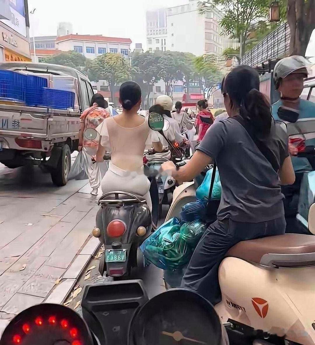 怎么提醒她，才不会难堪？ ​​​