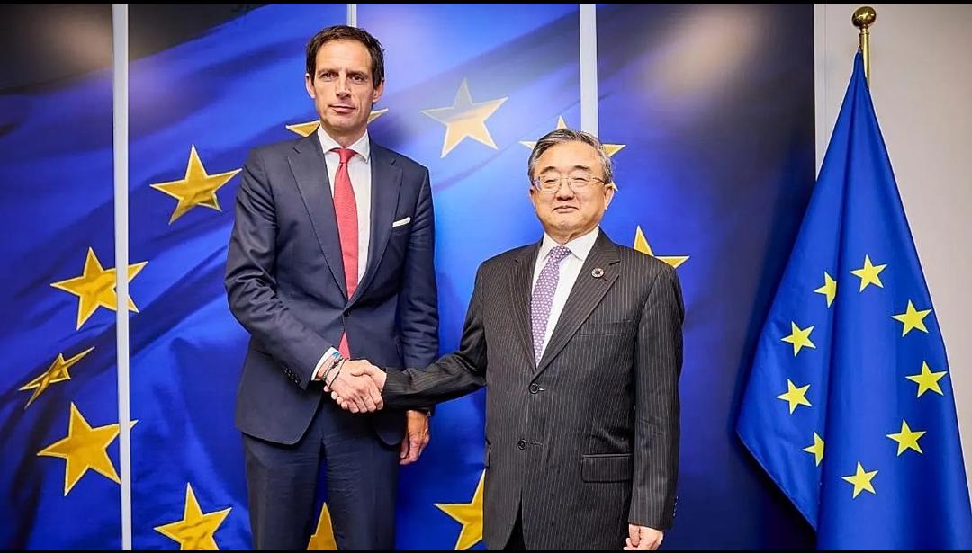 欧盟气候专员指控中国违反贸易规则

欧盟气候行动专员沃普克·霍克斯特拉指责北京向