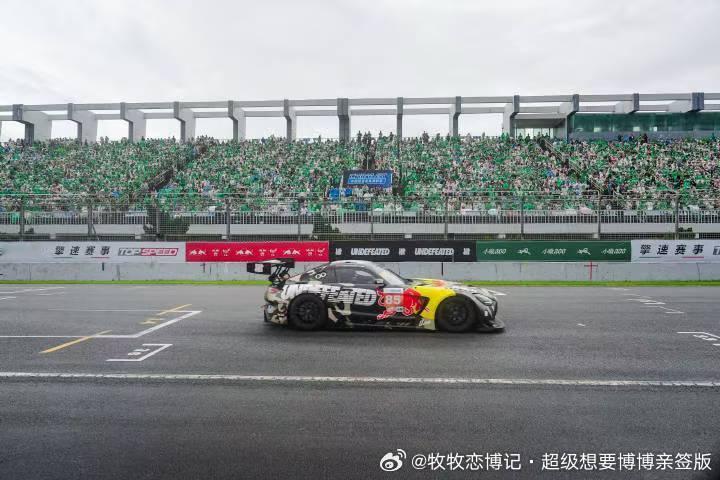 比赛已经结束好几天了  全网还在回味王一博和摩托姐姐的幸福时刻💚💚💚💚?