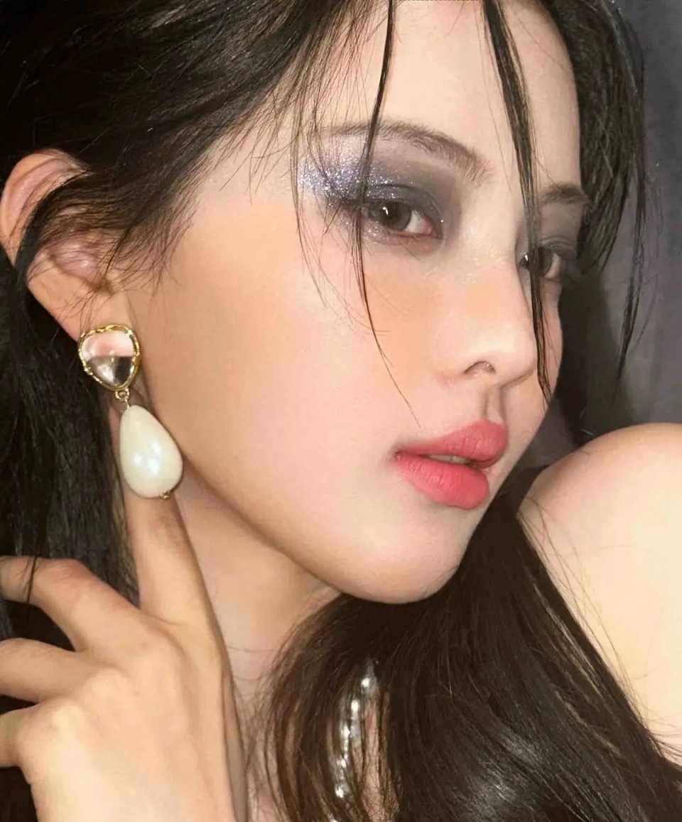 杨超越这是在仿妆韩素希？ ​​​