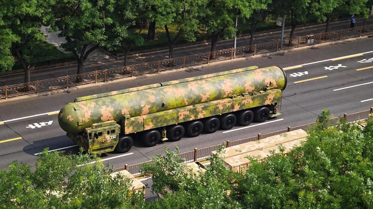 东风-61、巨浪-3、惊雷-1集中亮相，中国核力量为何突然“摊牌”？陆海空三位一