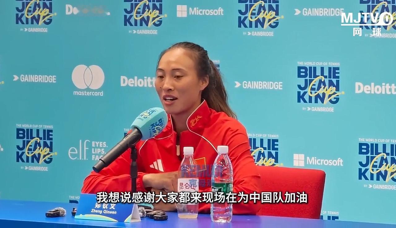 比利简.金杯深圳总决赛，郑钦文第二盘跟保利尼抢七，3:0领先，郑钦文一发，没出界