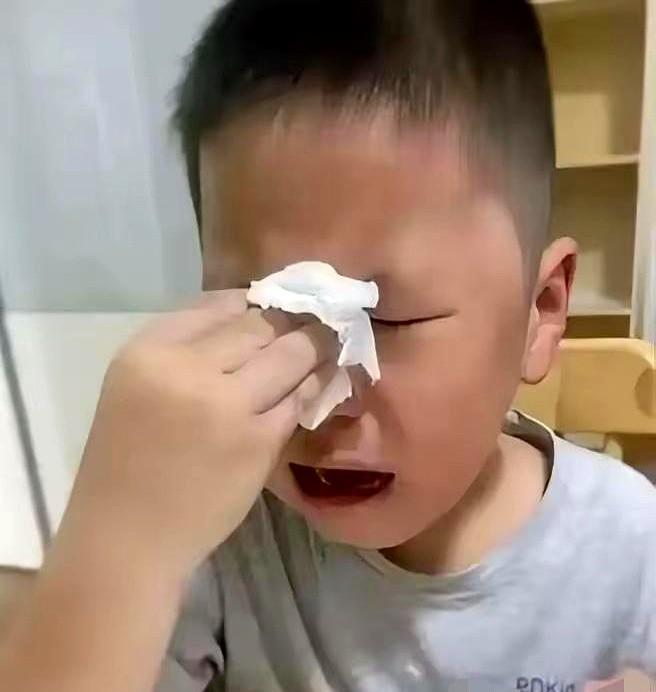 读二年级的儿子语文考了97分，我问他：“你这3分错哪了？”儿子委屈地望着我，小声