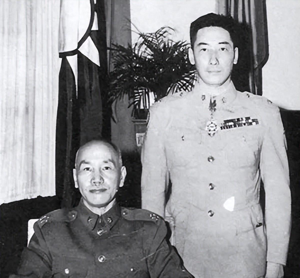 蒋纬国晚年非常渴望回到大陆，焦急之下写信向表妹倾诉：我已经想念大陆到快要发疯了！