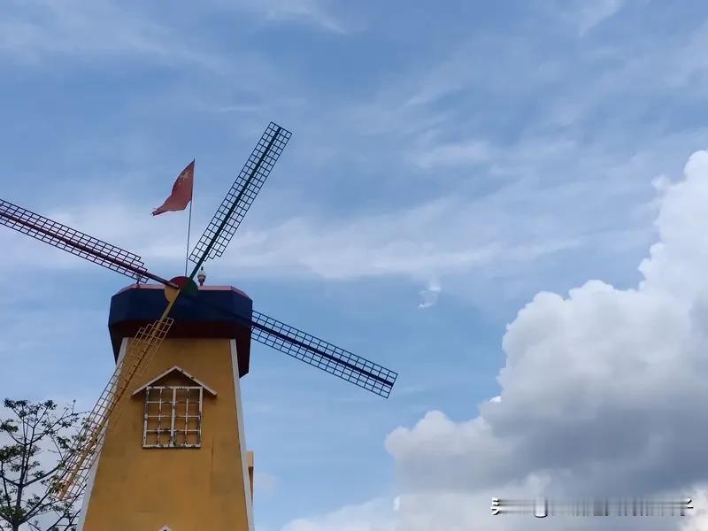 分享几句激昂诗句。
“万里腾飞仍有路，莫愁四海正风尘”，这是明代夏完淳所言。即便