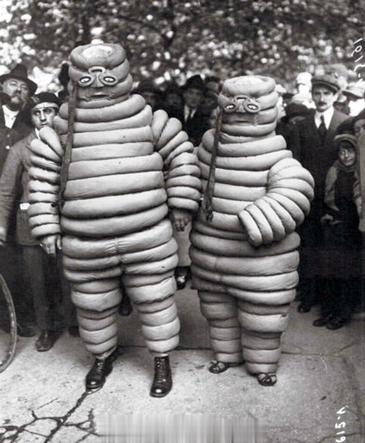 1920年轮胎人的Cosplay，还是雌雄轮胎人。米其林轮胎人本名为Bibend