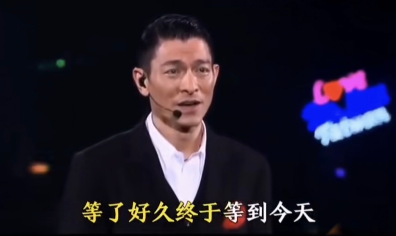 上海女排是国内我最喜欢的球队，这么多年早已习惯了从每赛季初的充满希望到接受遗憾，