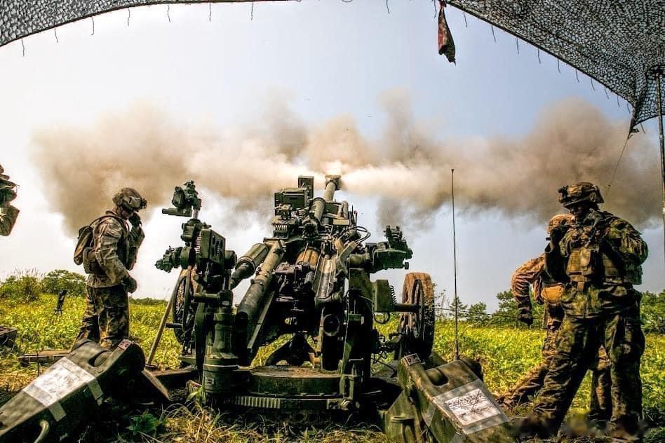 M777发射的瞬间#兵器影像##外军影像##武器装备# ​​​