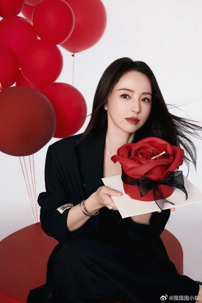 董璇46岁生日发文董璇46岁生日写真 看到董璇的生日写真，不得不说姐姐太会了！黑