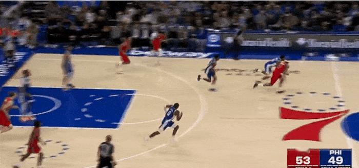 年轻真好！埃奇库姆上演滞空飞扣！
在今天NBA常规赛费城对阵猛龙的第二节比赛中，