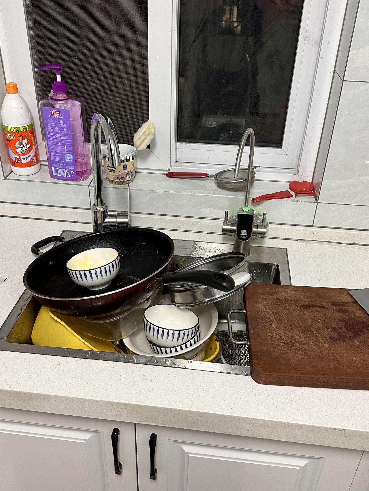 这个家，我是一点也不想待了，这才结婚三个月，从最开始的甜蜜，到最近一个多月，几乎