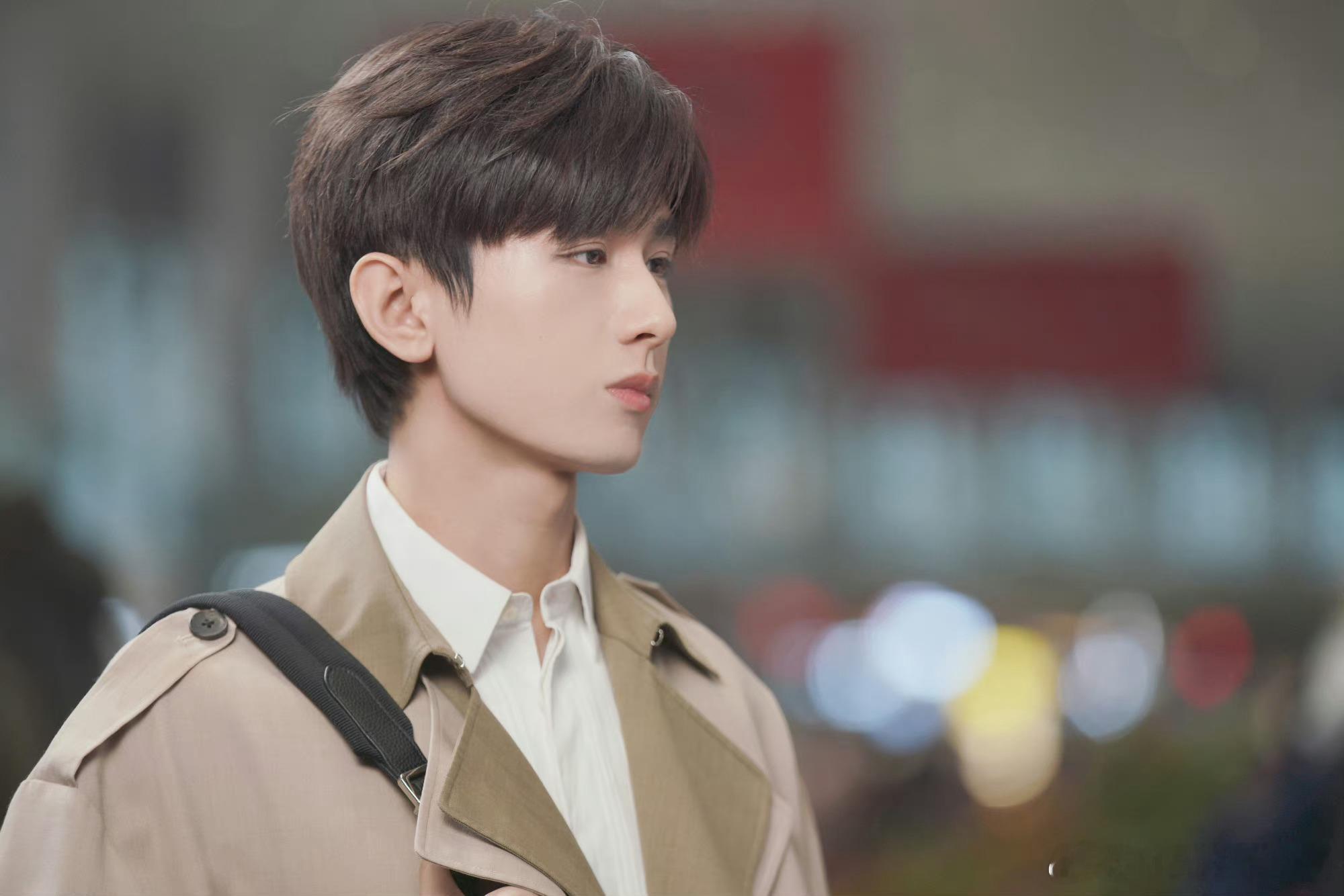 成毅赴山海cy成毅萧秋水李沉舟肖明明遇见你，是所有故事的开始。 喜欢你，是我做过