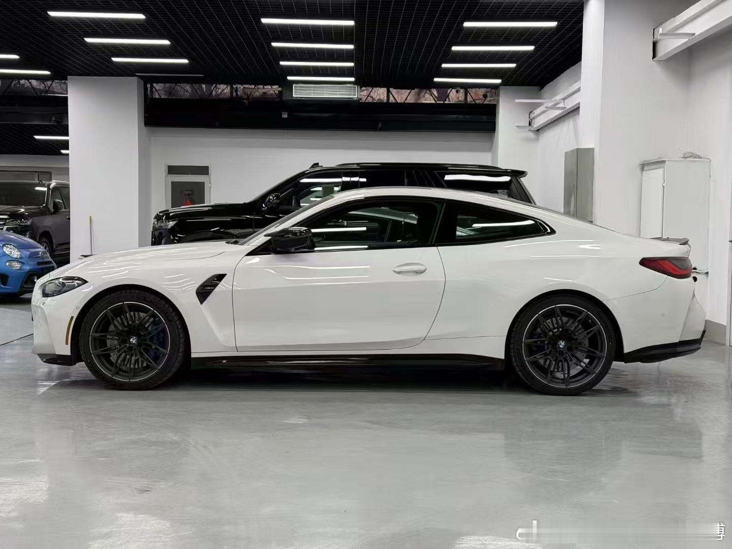 友情帮忙：2023年上牌，手动M4，新款，7400km，80多万开回家。喜欢您来