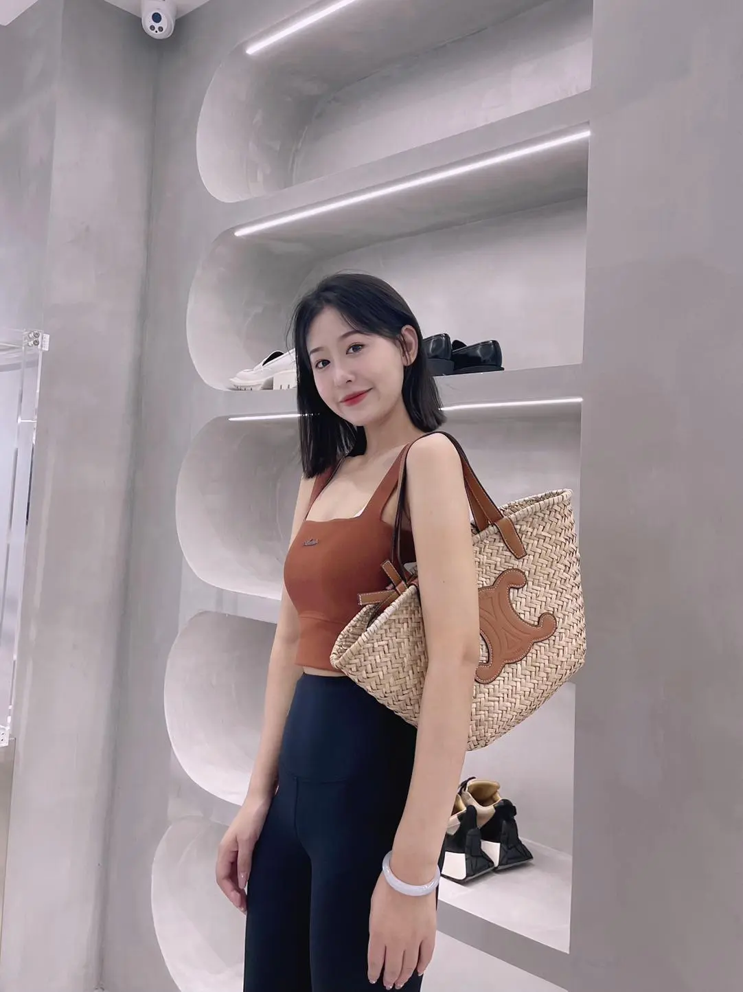 女孩子不需要浓妆艳抹，干干净净简简单单就很吸引人了