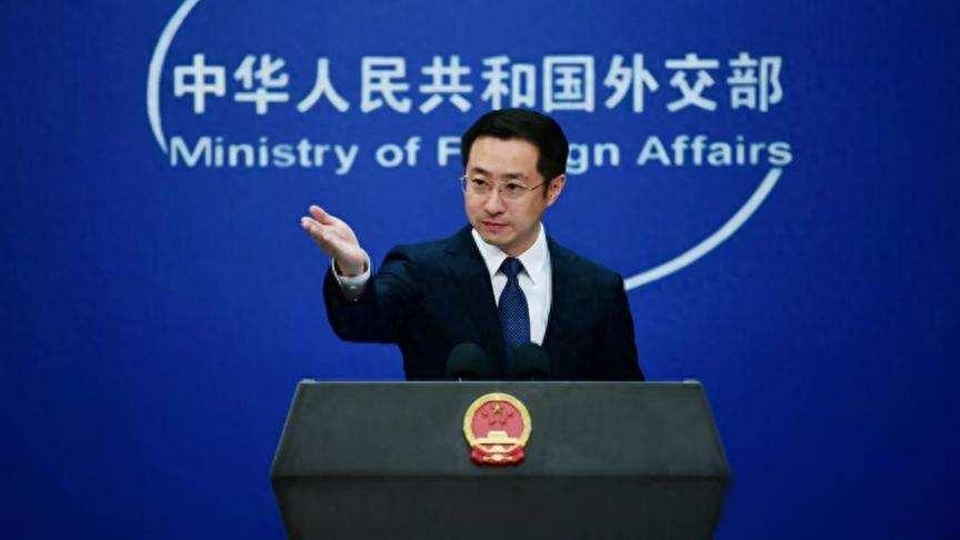 23岁自卫队士兵持刀闯中国使馆，日本拖12小时才通报，背后是教育断层与历史回避