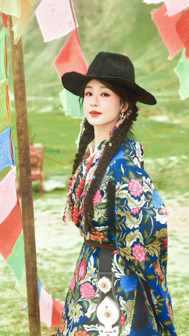 杨紫  yz杨紫董竹君 yz杨紫玉兰花开君再来 听说有个漂亮又可爱的小姐姐，原来