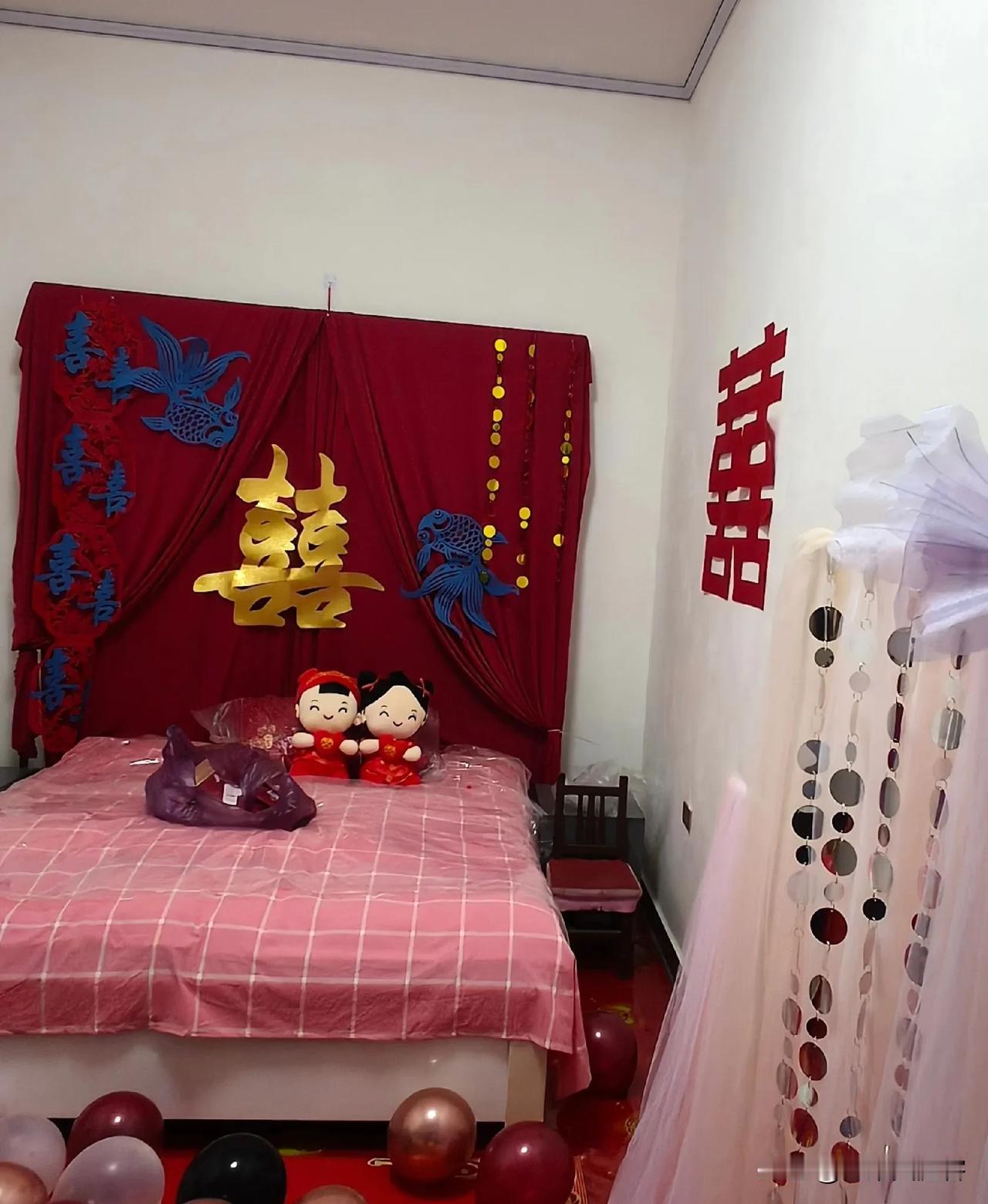 新房布置那必须主打一个喜庆热闹，就像一场热热闹闹的派对。
可别像个没头苍蝇似的一