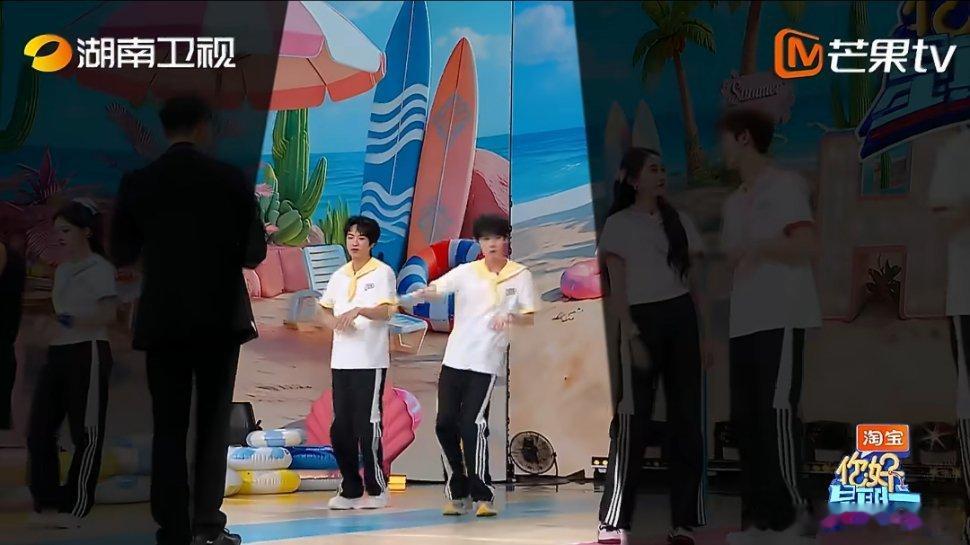 杨迪表情管理这块海岛拉丁舞台杨迪全程拿捏丰富神态，舞姿大方舒展，舞台表现力拉满，