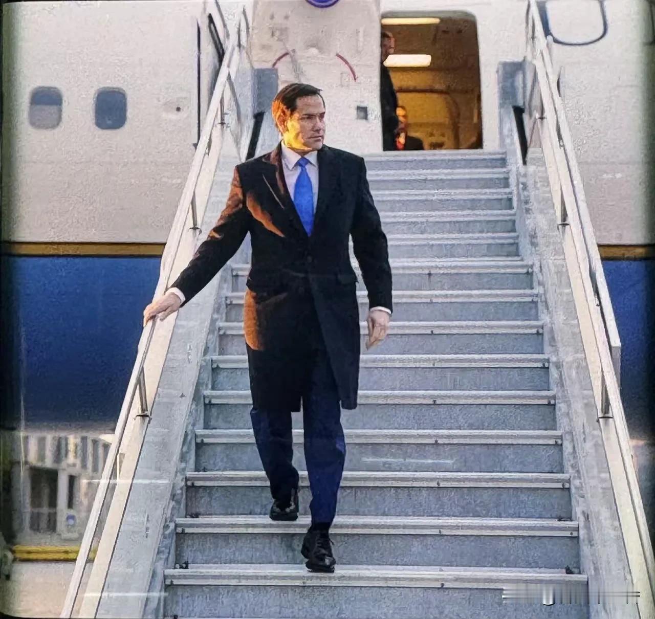 卢比奥终于认识到了，他说：“资本主义没有改变中国，中国改变了资本主义”。以往美国