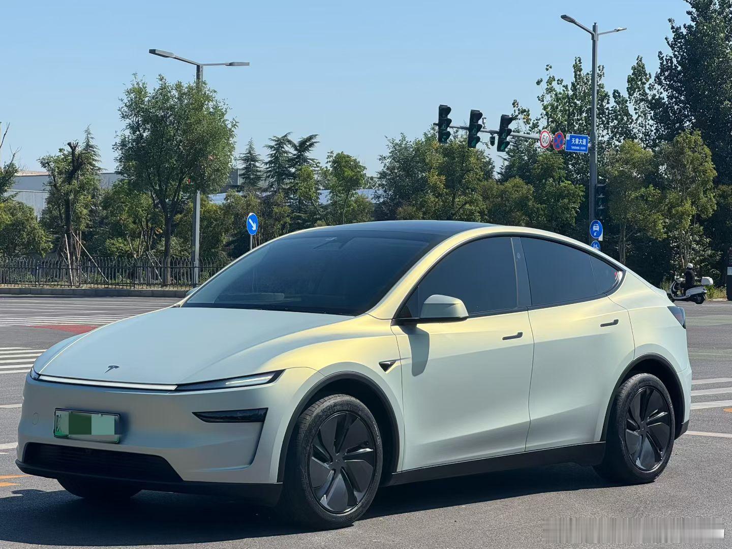 最新车源：特斯拉modelY25款特斯拉Y标准续航  25年11月 一手原漆带膜