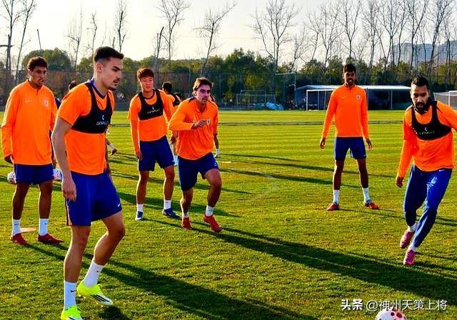 泰山新赛季难让人安心？老球迷的担心，全在这两点
 
作为跟了泰山队二十多年的老球