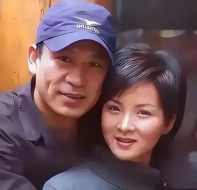 那年，27岁的谢兰嫁给了大她11岁的师小红，俩人商量好做丁克，不生孩子，只因她父