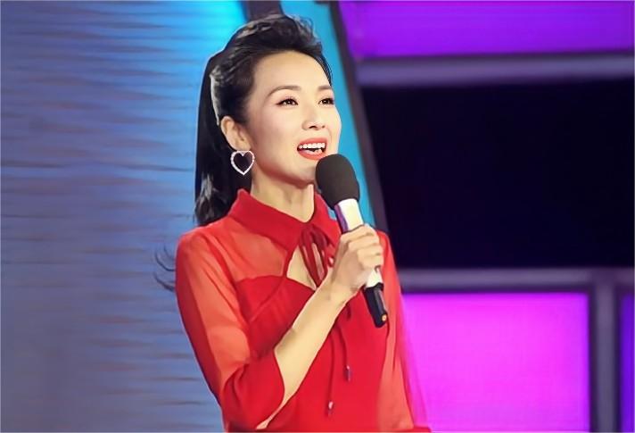 央视主持管彤：因韩红曝光家人，高龄生子很幸福，如今被婆家宠爱
管彤是一位被父母催