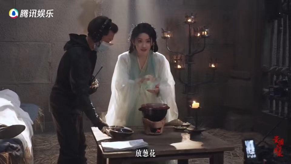 韩雨彤担心审美跟不上观众韩雨彤怕进步速度跟不上观众跟随纪实镜头走进《二嫁上上签》