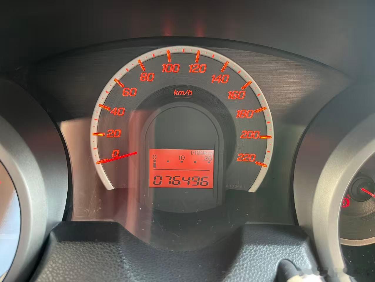 13年4月飞度1.3，自动档、红色贴膜、车况精品、公里7万多 