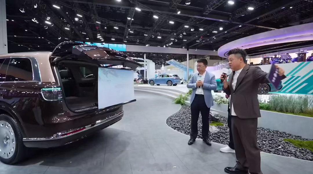 余承东像打造新车一样打造全新问界M9看过太多车型，唯独觉得问界M9最用心，全方位