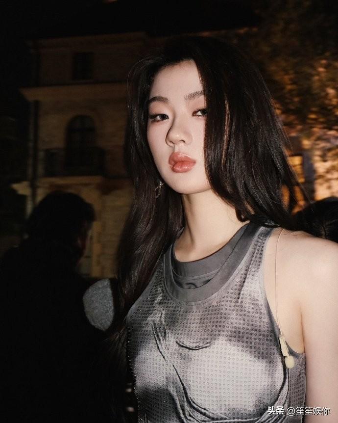 单依纯这次真的太急、太不懂规矩了。李荣浩忍她不是一天两天，绝不是一场演唱会的临时