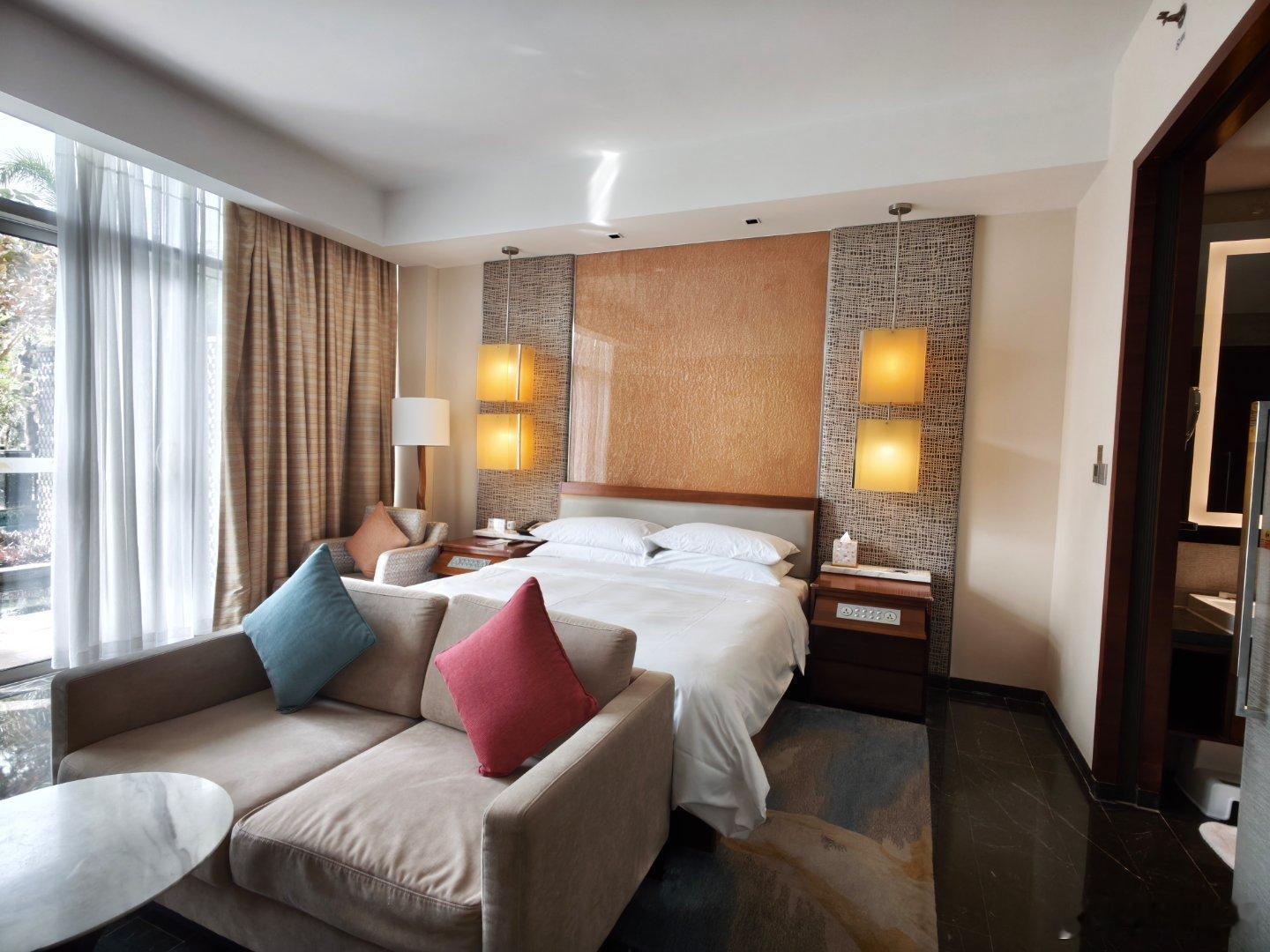 好歹是亚龙湾美高梅了，酒店客房面积不算大、客房装修有点旧，也就算了。您这吹风机用