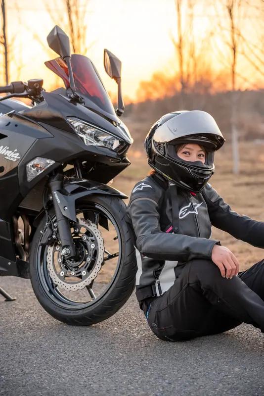 34岁法国车手如何终结欧美日37年垄断，背后中国品牌有何故事？
在世界超级摩托车