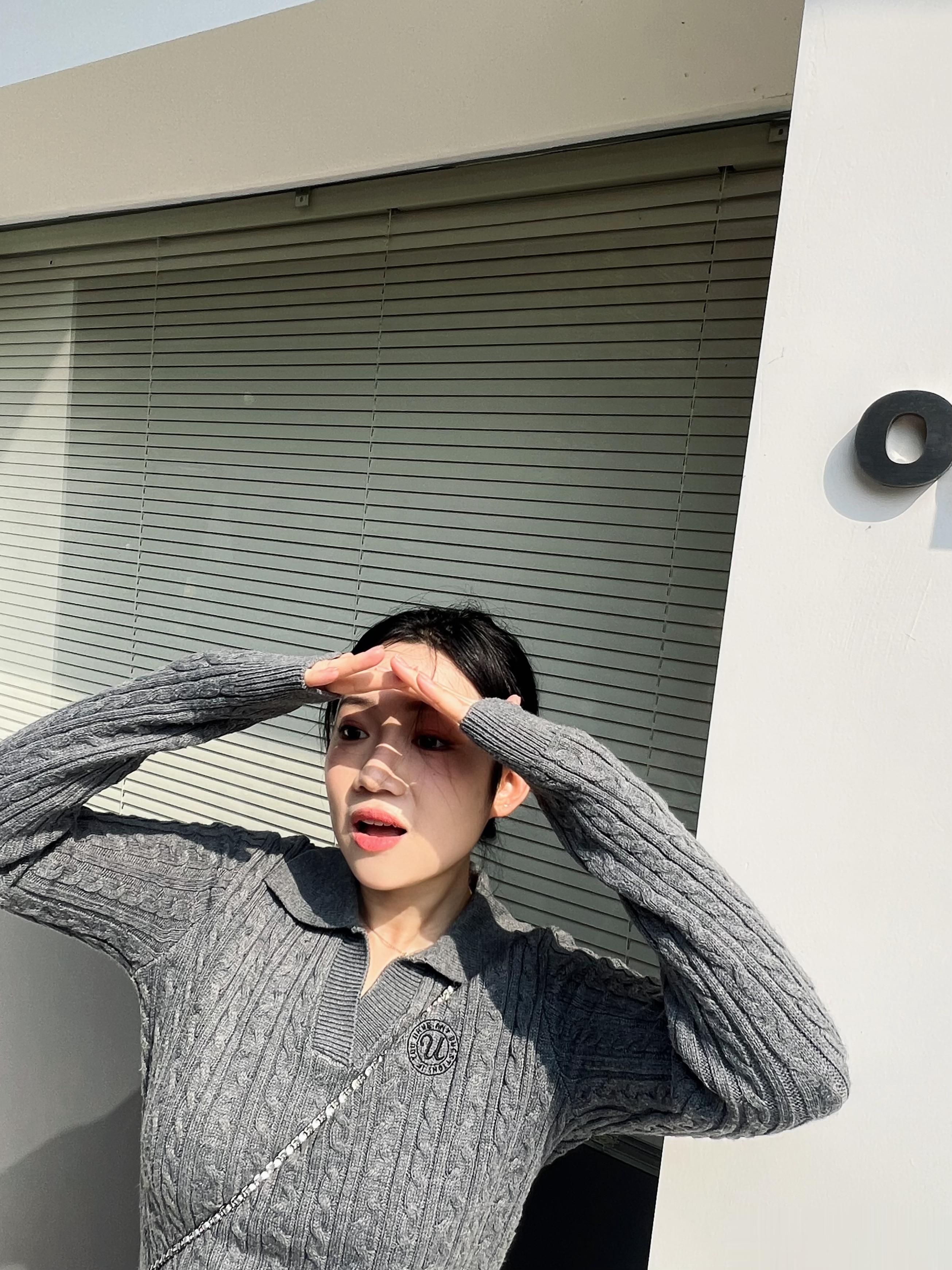 天气好好 出门买面包🍞穿搭关键词：灰银星 ​​​