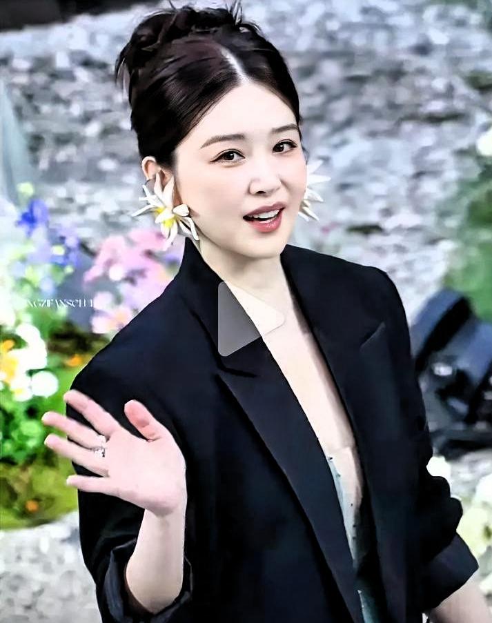 全网都在猜阚清子为什么上浪姐，结果真相说出来，我直接愣住了。 😱

有人说是为