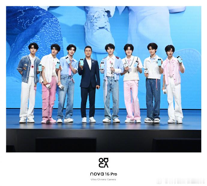 华为CEO何总晒与时代少年团合照 