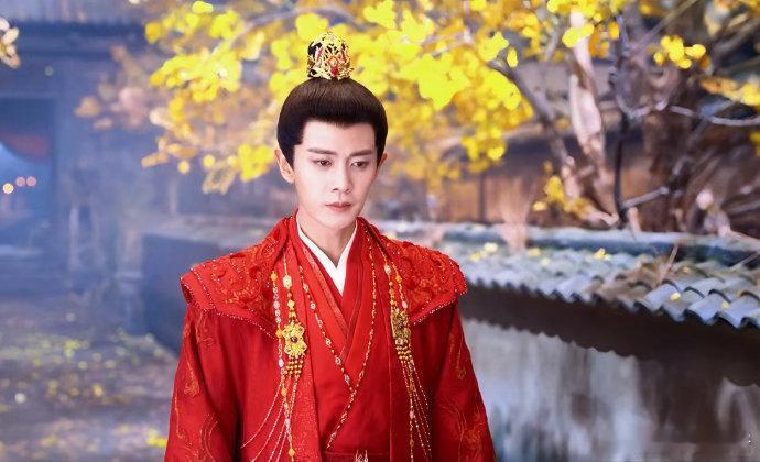 任嘉伦新剧200岁老头闪婚70岁少女 陆千乔假退场的时候，辛湄在外面一个一个找人