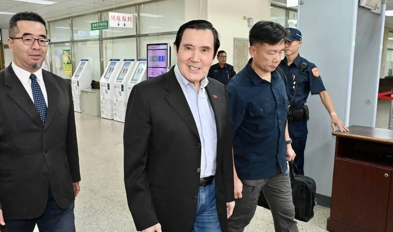 马英九、中投前董事长张哲琛、前总经理汪海清等3人维持无罪。高院认定，检方所提证据