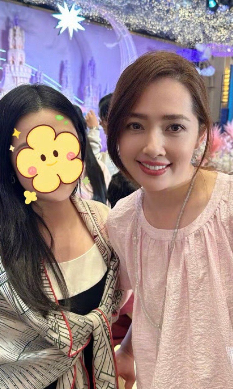 大美女#郭碧婷参加婚礼合影# ​​​