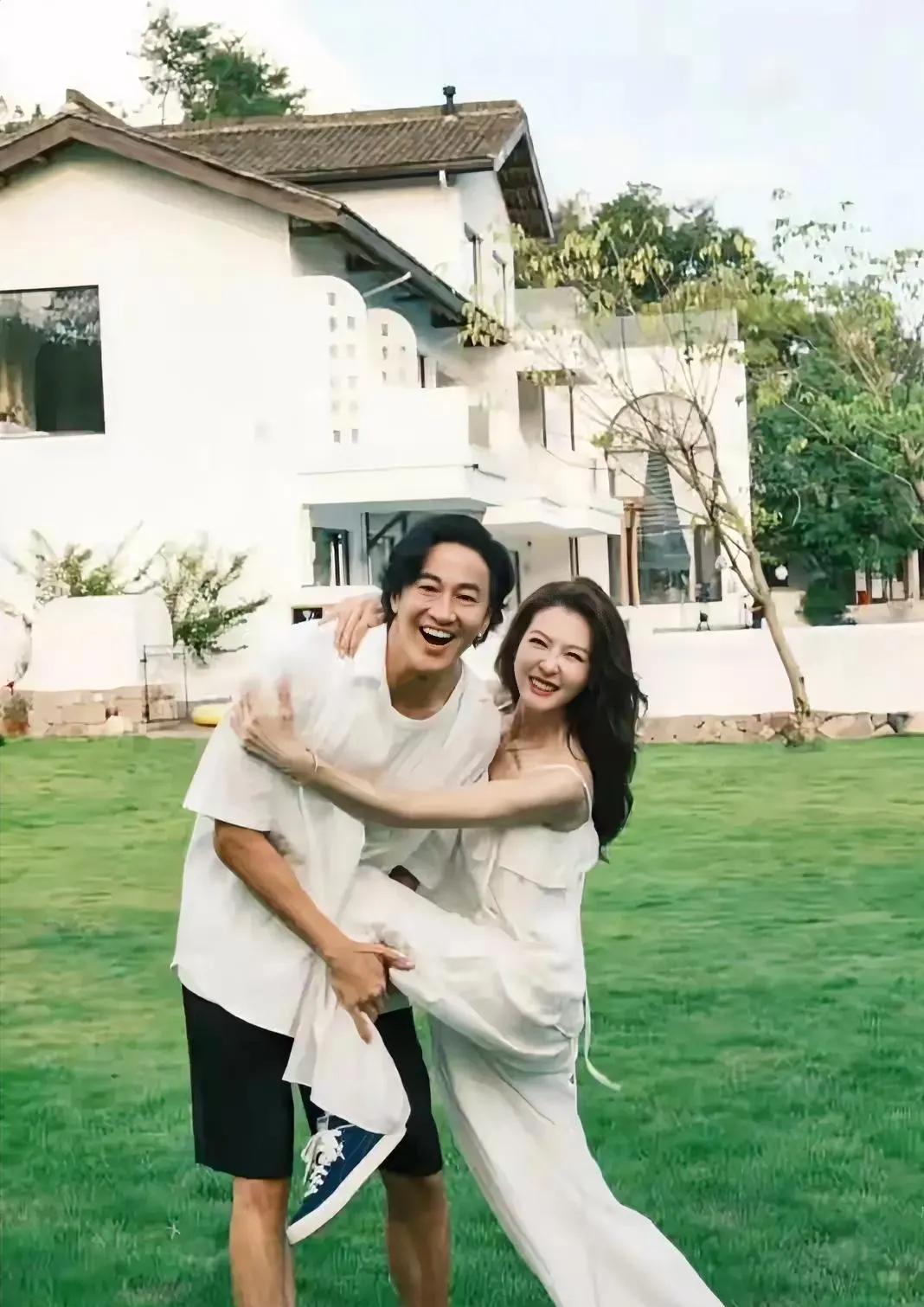 总算明白了，何润东的人生就是部大男主剧情，项羽吕布都比不过他。
他是一个纯粹又远