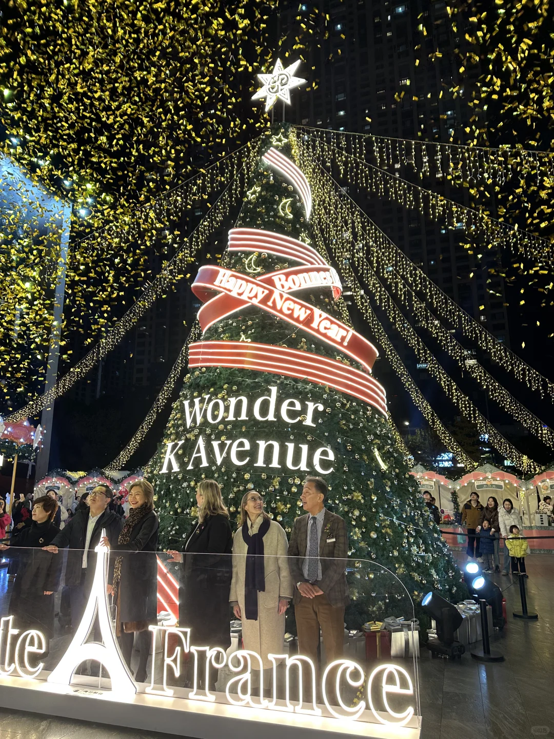 就在SKP！不在国外！点亮了武汉坠美圣诞树！🎄