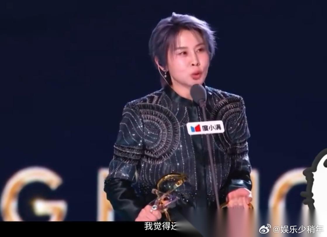 浪姐总决赛，王濛获得年度人物奖后，直接缺席了成团采访，其他成团的姐姐都接受了采访