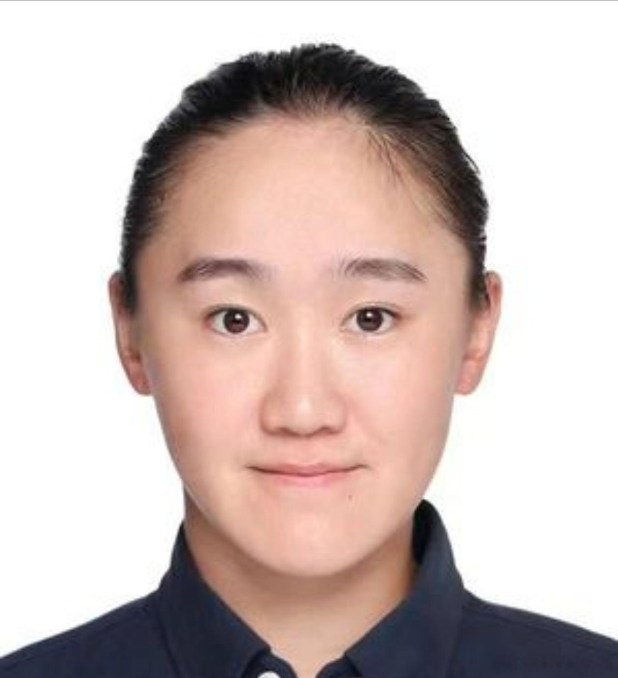 来看看网球🎾队2026亚运会 官网证件照，郭姐这张有点像李庚希演的一个剧同学两