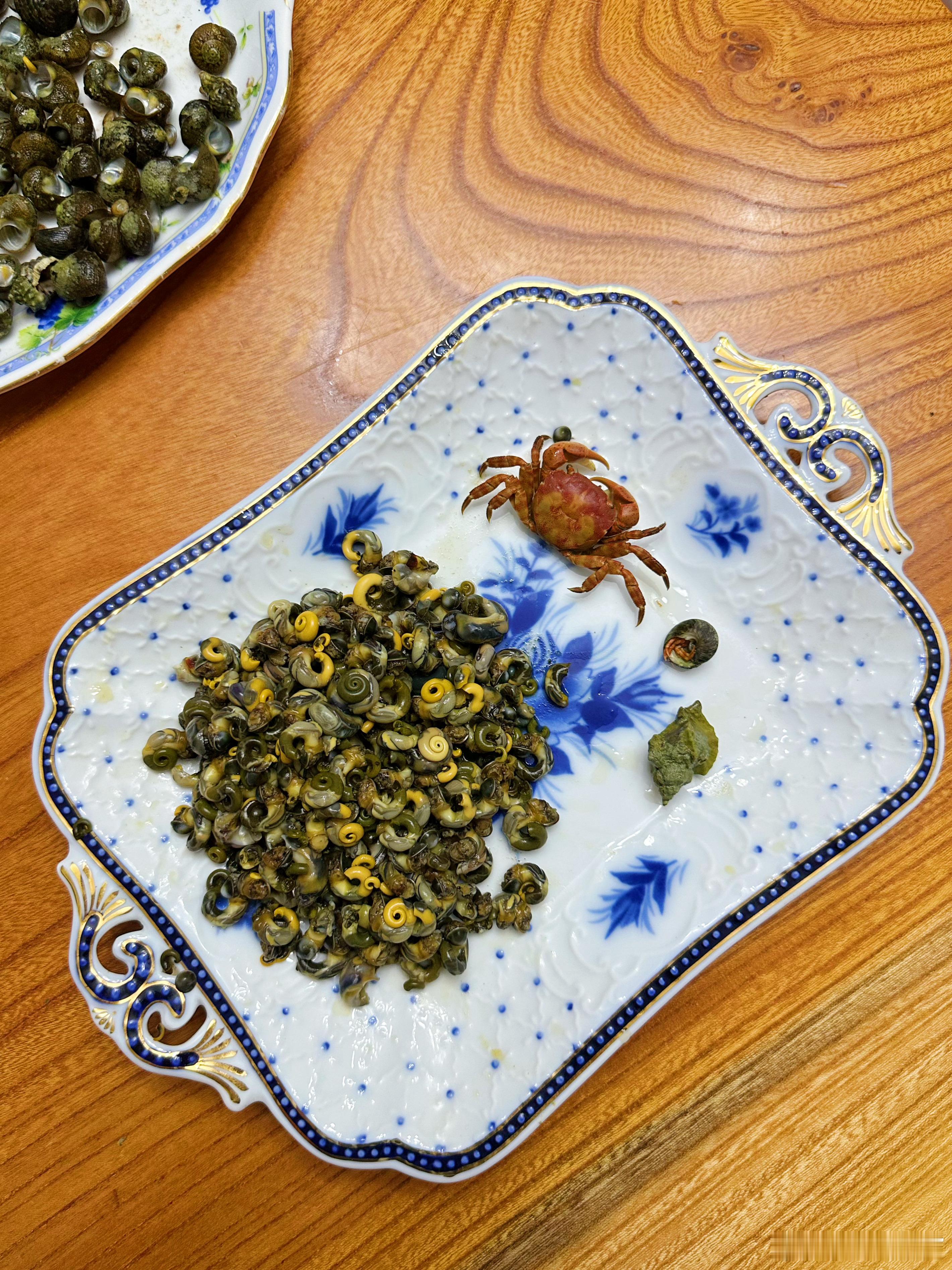 你数数，这一盘里有几种海物？波喽就得挑出肉来一大口一大口滴吃才最美味随手拍日常记