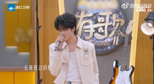 邓佳鑫嗓音穿透力 哇哦！有歌第二季里邓佳鑫一开口唱《I guess nobody