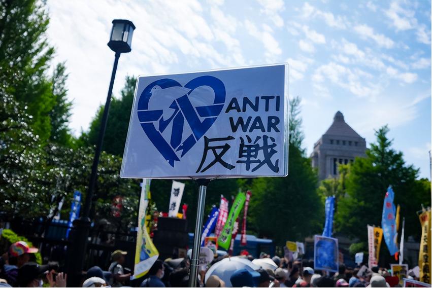 日本民间团体近日呼吁立即停止日美联合军演，川名直子等人士呼吁日本汲取历史教训，坚