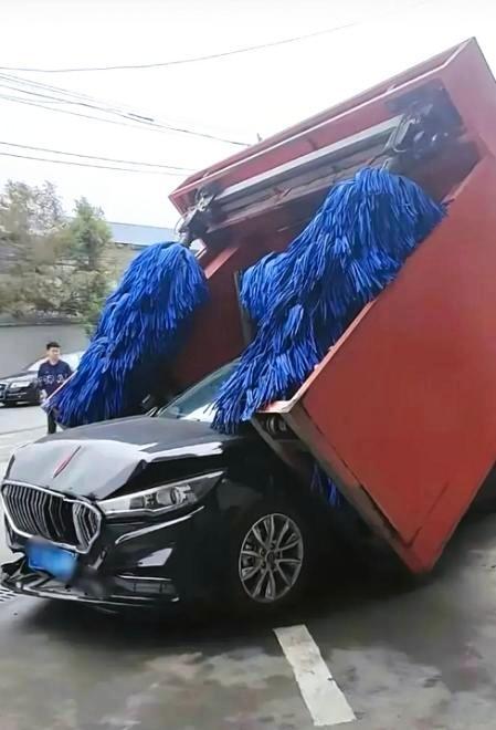 以后再也不去自助洗车了，太可怕…… ​​​