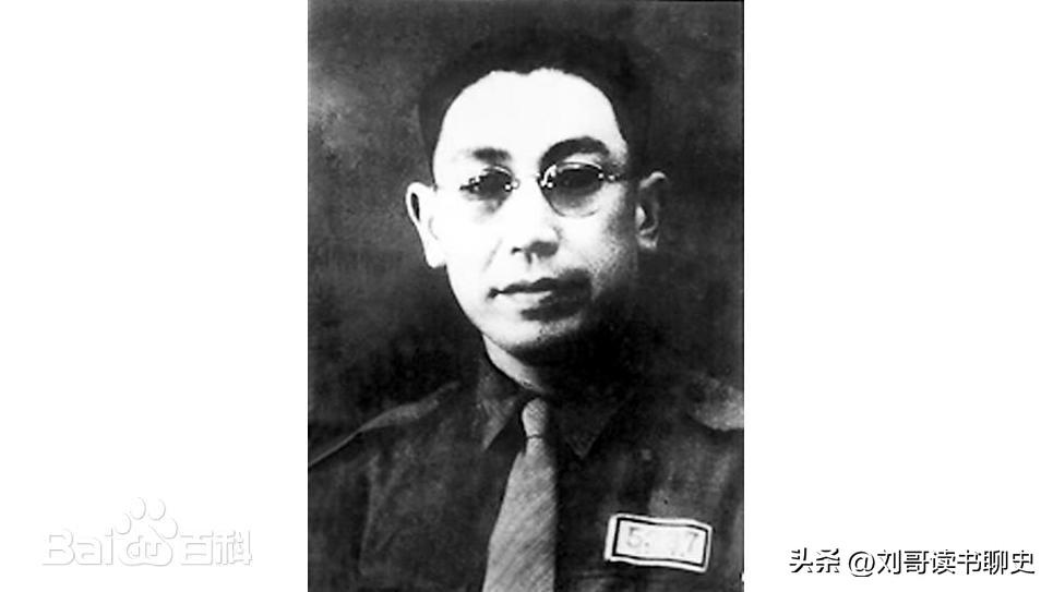 杜聿明一拍桌子站起来，手指差点戳到郭汝槐脸上：“委员长，我杜聿明拿脑袋担保，此人