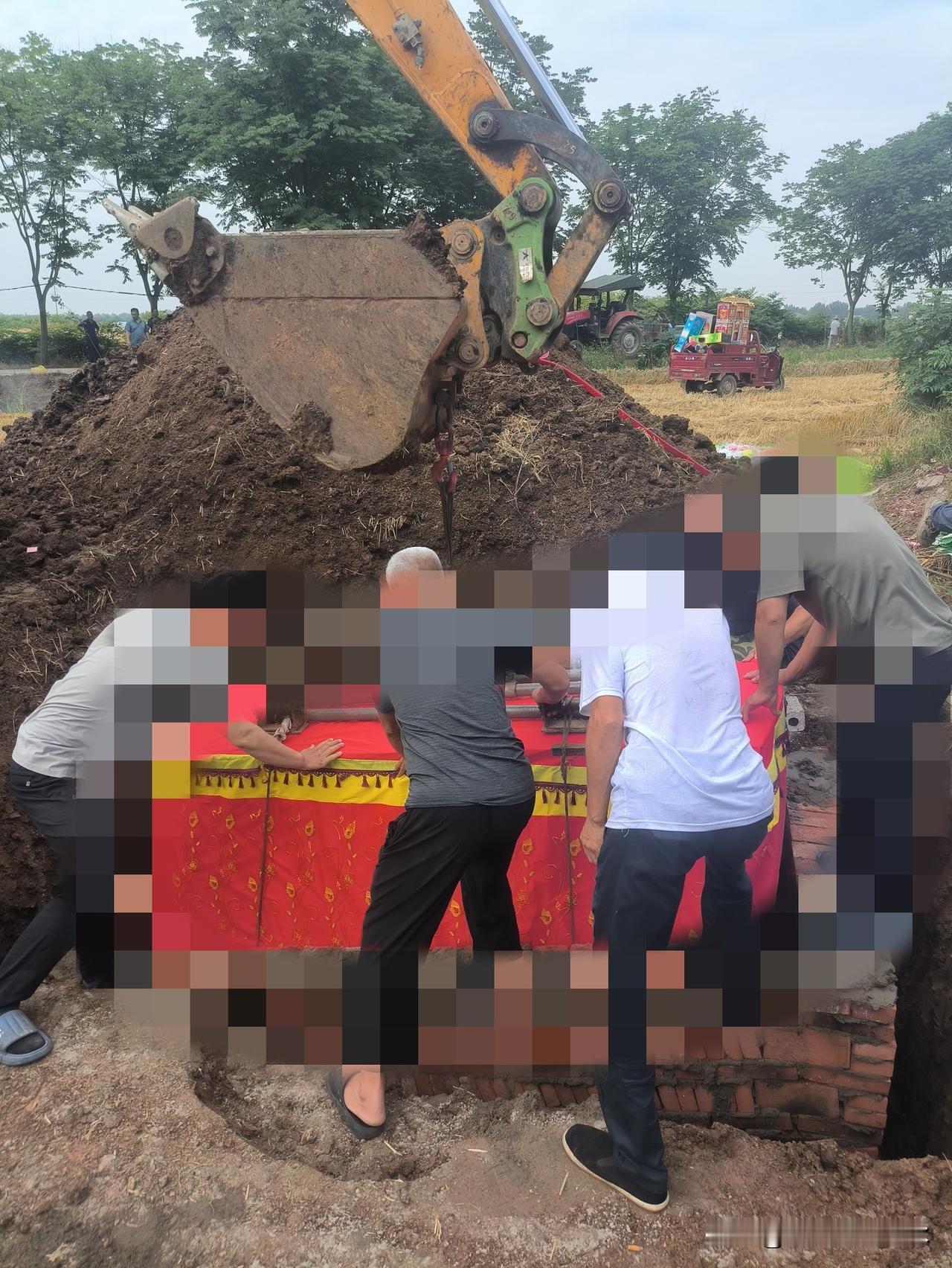 不孝顺父母之人，其人生之路定然坎坷不顺！
有位七十岁的男性，因脑出血已生活无法自